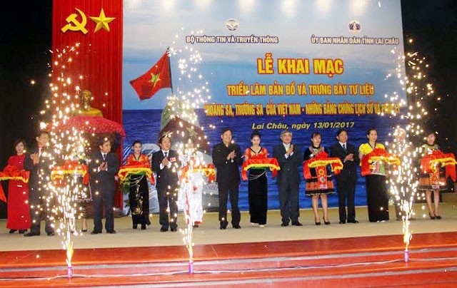 В провинции Лайтяу открылась выставка, посвященная суверенитету Вьетнама над Хоангша и Чыонгша - ảnh 1